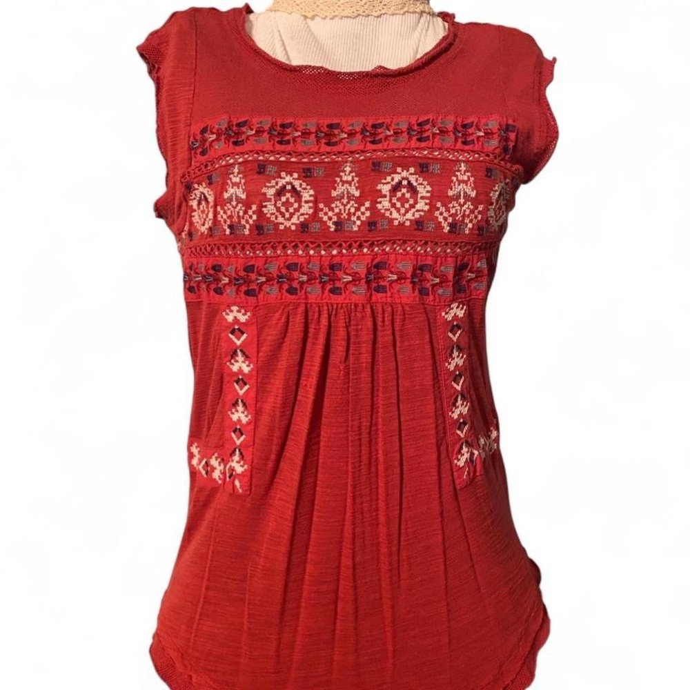 Cupio Red Embroidered Blouse